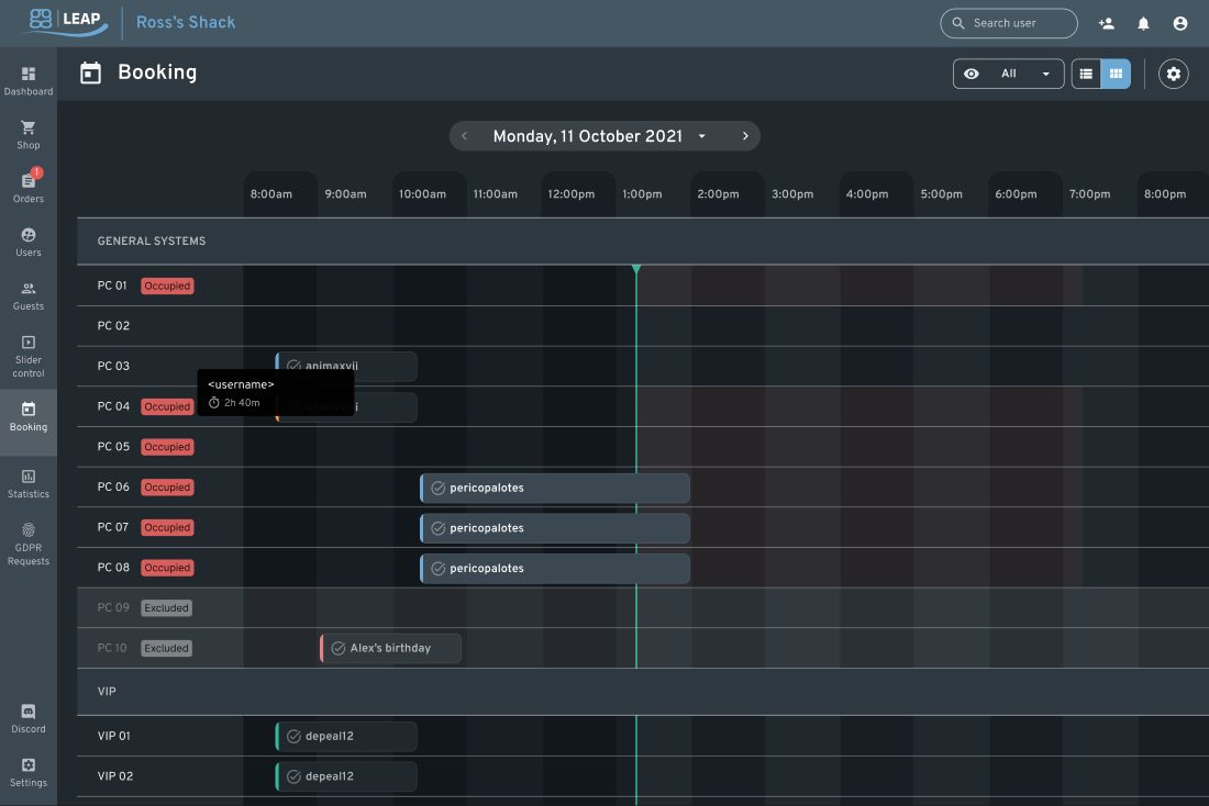 ggLeap booking calendar showing PC reservations across time slots, with occupied and available stations